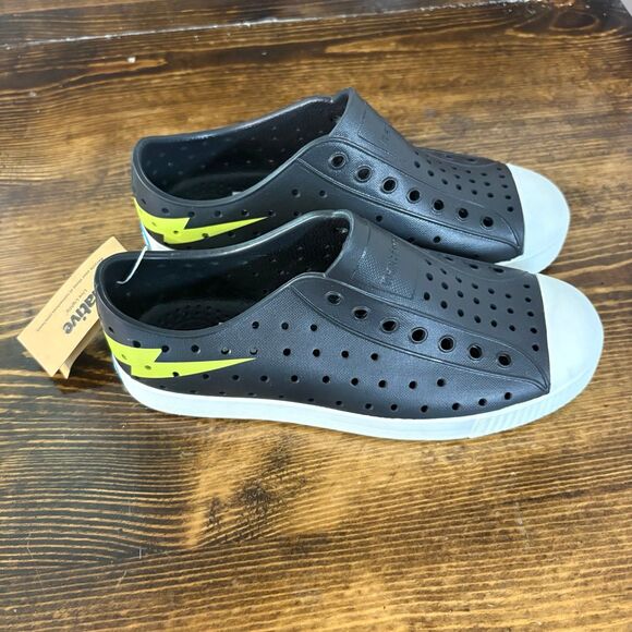 Native Jefferson Black Lighting Bolt Slip On Shoes Size J3 - Picture 1 of 10